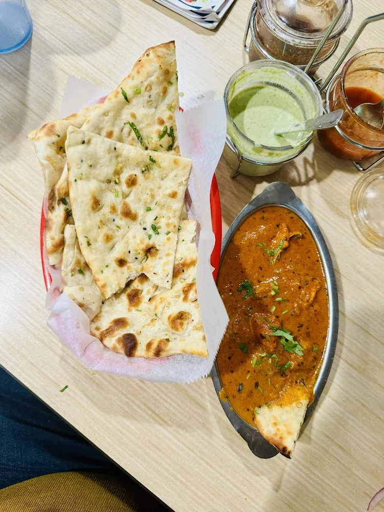 Tandoori Naan with Chana Masala and Raita